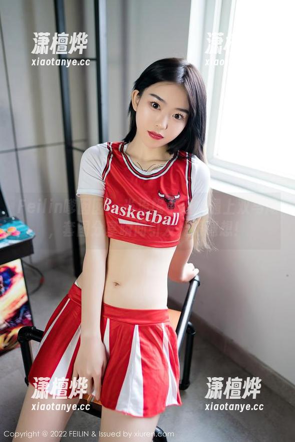 Feilin嗲囡囡-流氓小巫女 Feilin嗲囡囡 - 当流氓小巫女遇上双马尾,套图分享瞬间引发无限遐想!