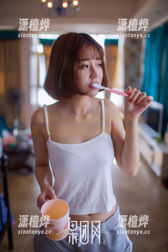 GIRLT果团网-张琳熙 GIRLT果团网 - 私拍套图里的张琳熙:高跟鞋带来的别样风情,味道有点微妙…