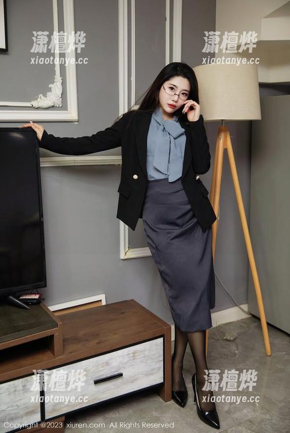 Xiuren秀人网-Jennifer小若 Xiuren秀人网 - 你见过这样的Jennifer小若吗?她的棉袜作品分享让人忍不住多看几眼!