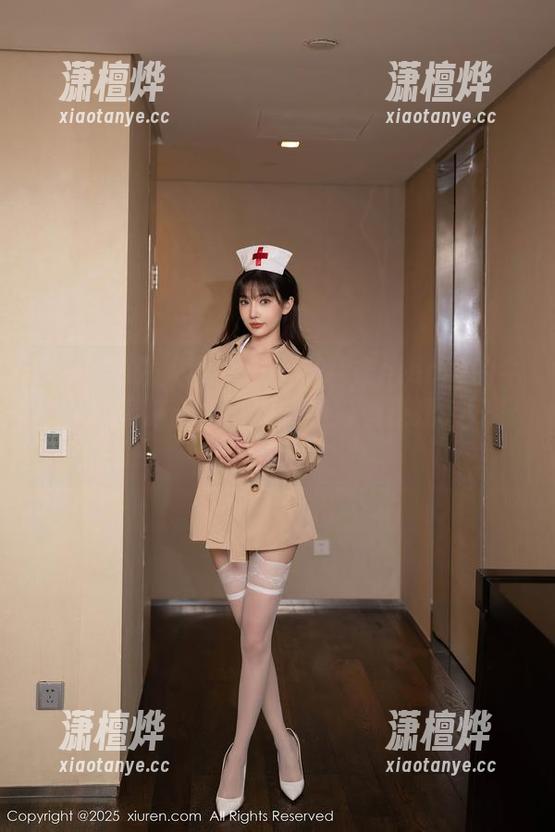 Xiuren秀人网-小薯条nienie Xiuren秀人网 - 精选小薯条nienie的牛仔裤写真集:到底是裤子好看还是人好看呢?