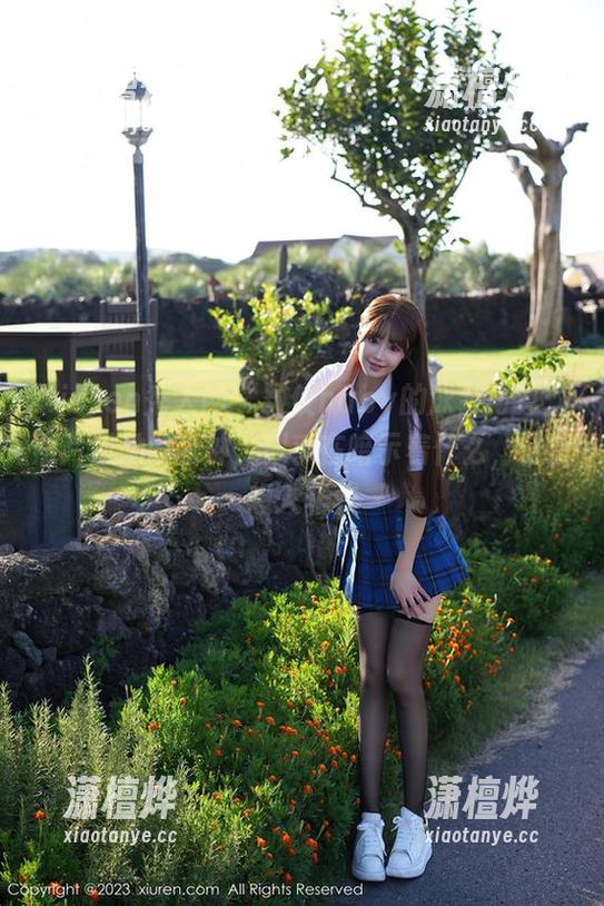 Xiuren秀人网-颖仪baby Xiuren秀人网 - 颖仪baby的泳装写真:照片里她的眼神,似乎在暗示着什么,让我想入非非