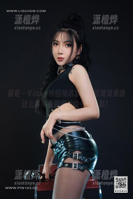 丽柜-Vicky 丽柜 - Vicky校园精选套图:这绝对是我这么多年看到最美的书本背影!