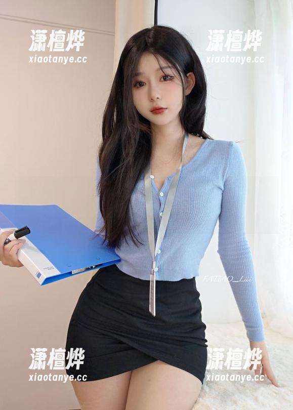 当发条少女yoki变身红白护士，图包里不止是可爱，还有我的心动！