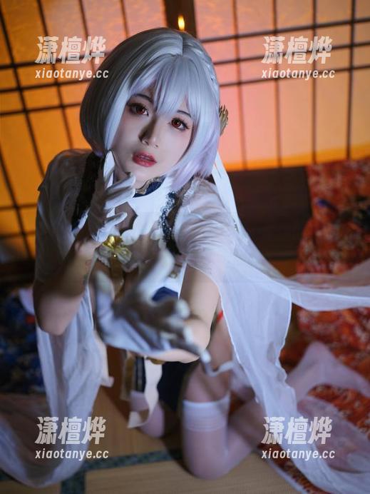 大梨子不是御姐 大梨子不是御姐的睡衣照,cos的尴尬还不及我想象中的迷人。