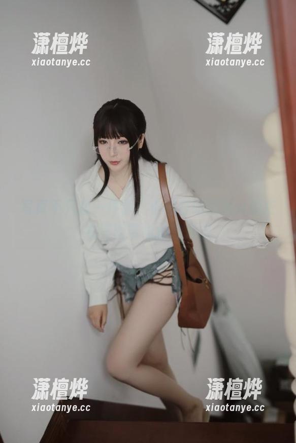 小容仔咕咕咕w 写真不只是一件事,小容仔咕咕咕w的皮衣美图带给你的冲击
