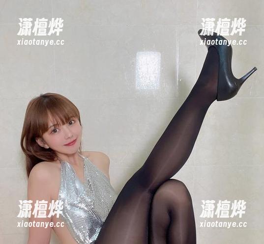 张思允nice 微密圈 - 精选图集:当张思允nice遇上吊带黑丝,默默在心里小赞一下!