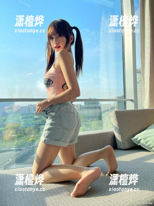 张思允nice 微密圈 - 在这高清在线中,跟着张思允nice感受黑丝礼服的迷人气息!