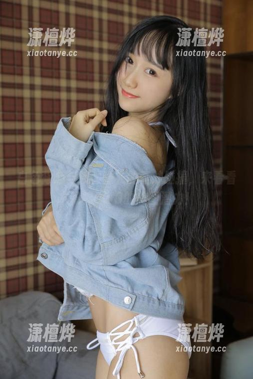 木棉棉OwO 白色背心与纱雾睡衣的奇妙碰撞,来看看木棉棉OwO的美图潜力!