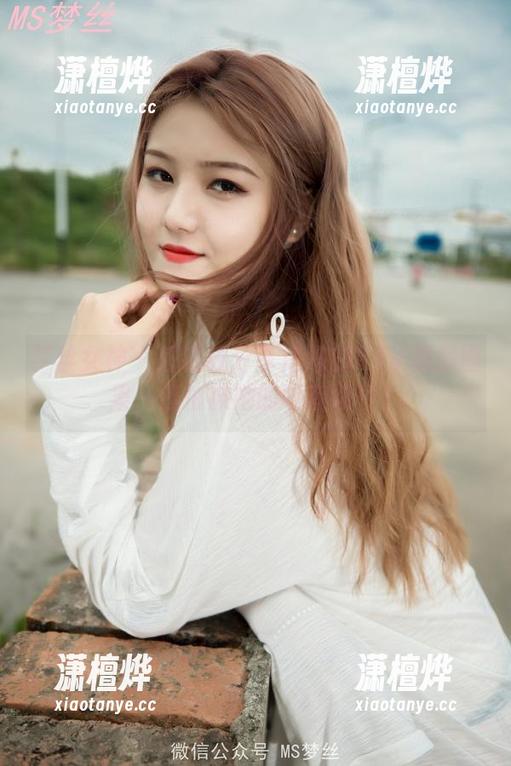 梦丝女神-洛洛 梦丝女神 - 想在线分享洛洛的KTV视频图集,但怕被她的嗓音迷住!