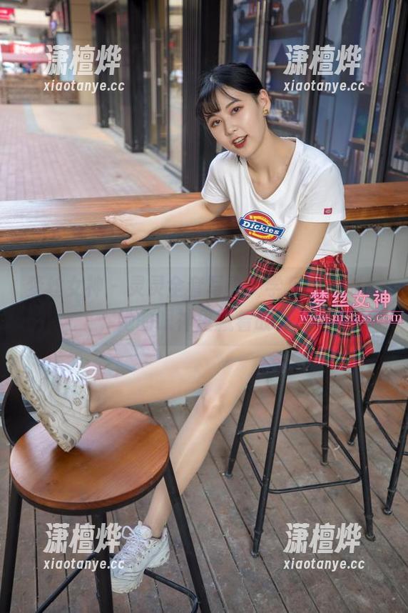 梦丝女神-灵灵 梦丝女神 - 灵灵全套写真:学后那一刻,她的眼神里藏着故事