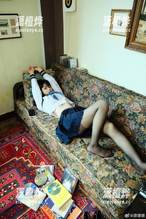 白莉爱吃巧克力 观看一下,白莉爱吃巧克力和她的图包,真的是人形电脑的天使心吗?