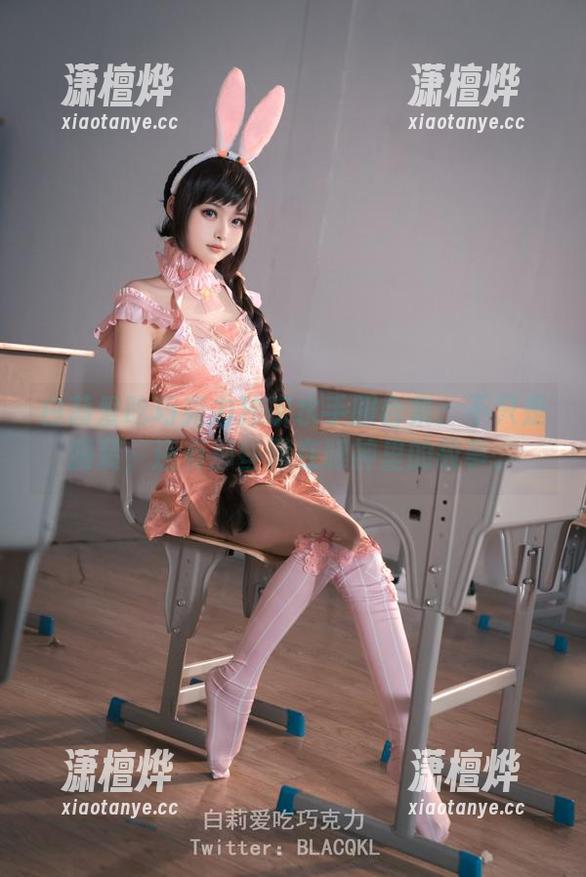 白莉爱吃巧克力 白莉爱吃巧克力独家水手服合集:不只是服装,还有那些藏在眼神里的故事。