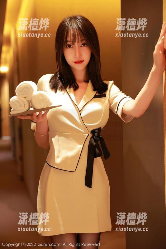 秀人网-Emily尹菲 秀人网 - Emily尹菲的连衣裙图包,简直像是偷偷打翻了颜值的调色板。