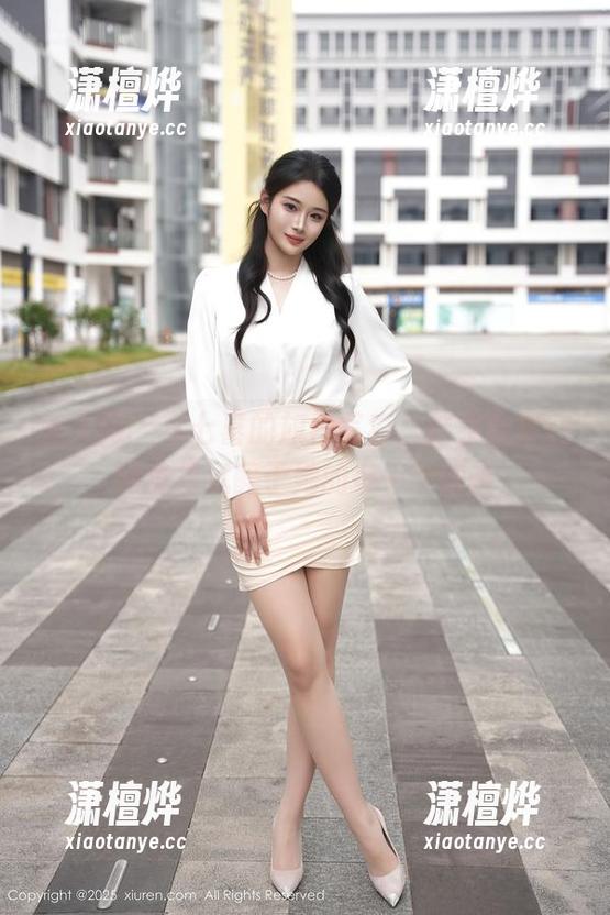 秀人网-李七喜 秀人网 - 李七喜的旗袍写真,结果我却在网盘里沉醉于她的每一个眼神