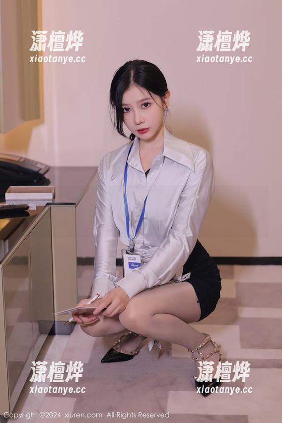秀人网-玛鲁娜Manuela 秀人网 - 当白色印记在玛鲁娜Manuela的写真中复苏