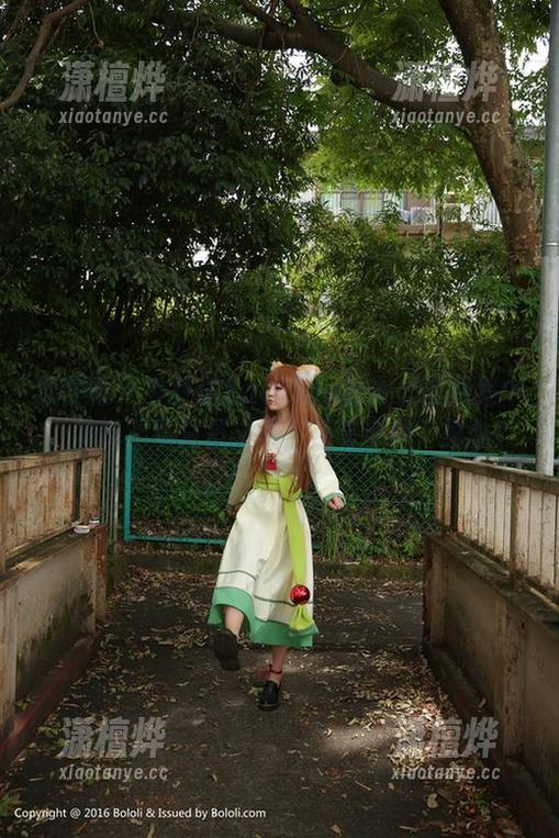菠萝社-许诺Sabrina 菠萝社 - 在许诺Sabrina的办公室图集中,发现了不只是文件,还有那种…悬念?