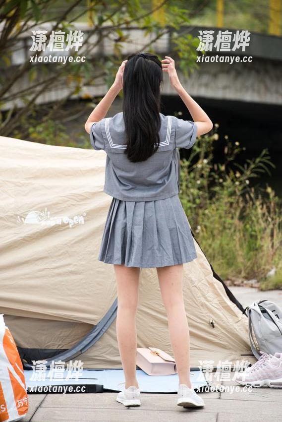 魔镜街拍-婷婷 魔镜街拍 - 这就是婷婷的工作生活:销售主管和她的粉裙套图资源!