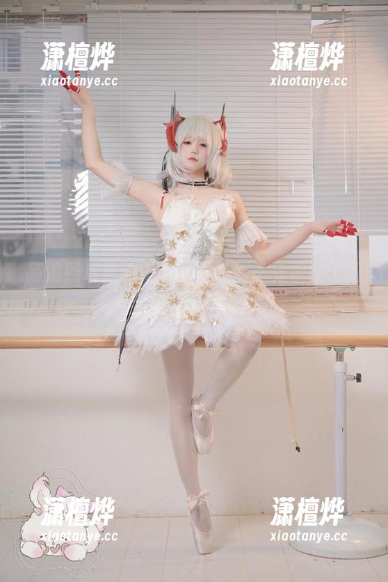 黏黏团子兔 高清照片里的美腿,黏黏团子兔学会了如何在腿上写诗!